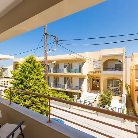 White Coral Apartment *