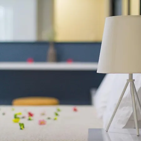 White Coral Apartment *