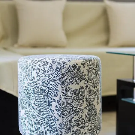 White Coral Apartment *