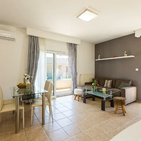 公寓 White Coral 罗希姆诺